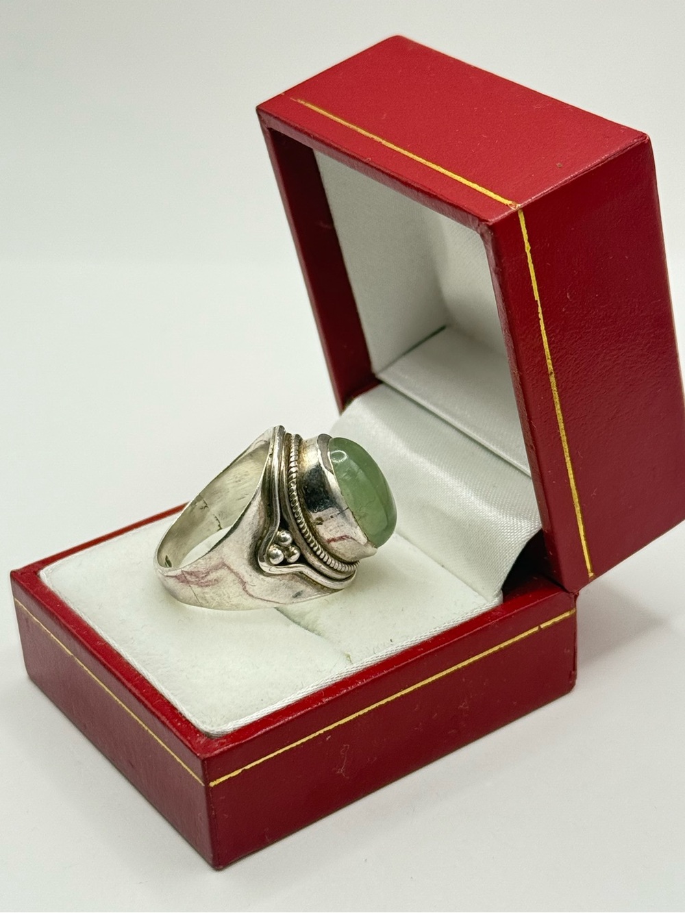 Sterling Silver Green Cat's Eye Oval Statement Ring - Unbranded size 7.2 - Picture 5 of 6
